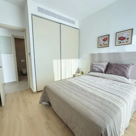 Malberry Park 303 - Modern 2 Bedroom With Pool, Gym, Jaccuzi *