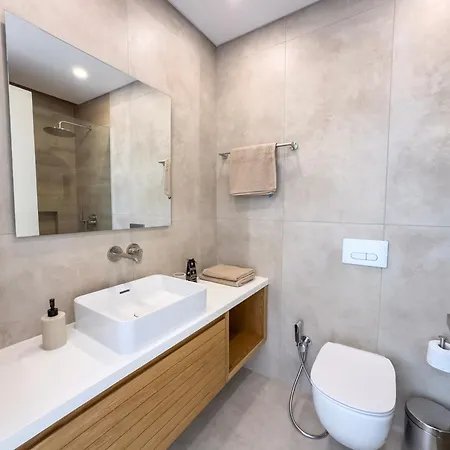 Malberry Park 303 - Modern 2 Bedroom With Pool, Gym, Jaccuzi