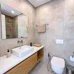 Malberry Park 303 - Modern 2bedroom With Shared Heated Pool, Sauna, Gym, Jacuzzi