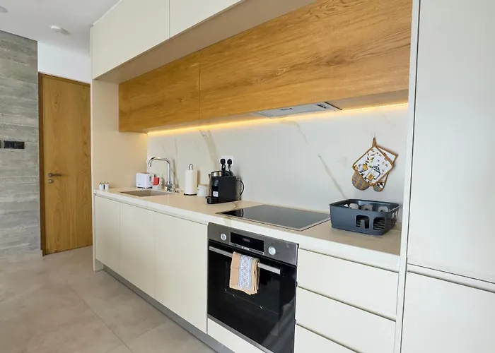 아파트 Malberry Park 303 - Modern 2bedroom With Shared Heated Pool, Sauna, Gym, Jacuzzi 파포스