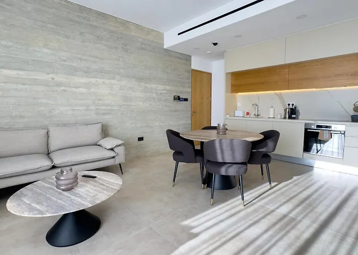 Malberry Park 303 - Modern 2bedroom With Shared Heated Pool, Sauna, Gym, Jacuzzi 아파트