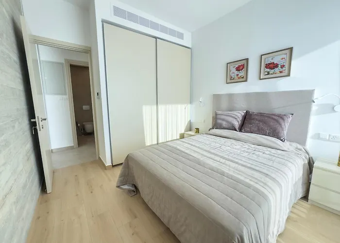 Malberry Park 303 - Modern 2bedroom With Shared Heated Pool, Sauna, Gym, Jacuzzi *